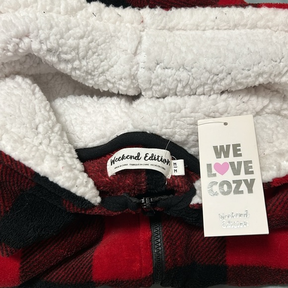 NWT - weekend edition plaid red/black onesie - Picture 2 of 6